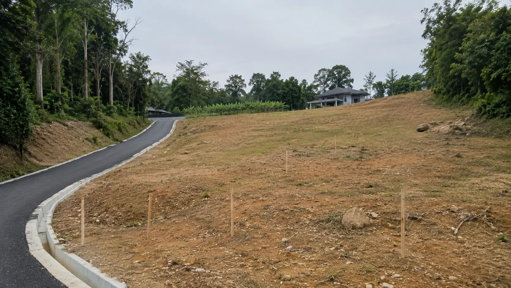 Tanah lot untuk dijual yang sesuai dipertimbangkan untuk pembinaan rumah di Malaysia